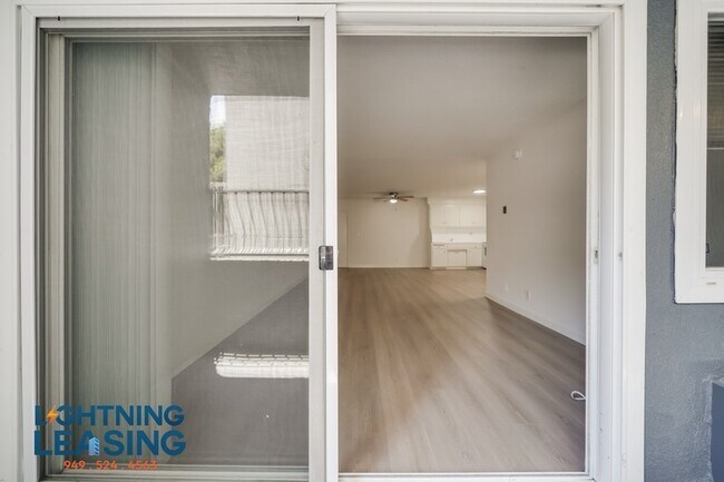 Building Photo - 700 Irolo St