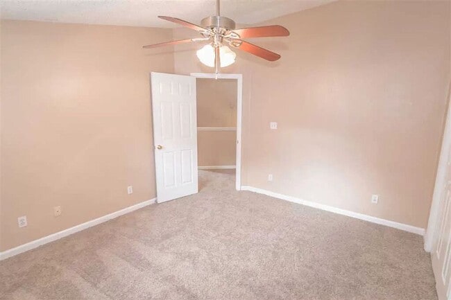 Building Photo - Charming 3/2 Home with Pet-Friendly Yard &...