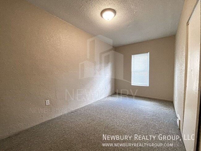 Building Photo - 39 Hickory St