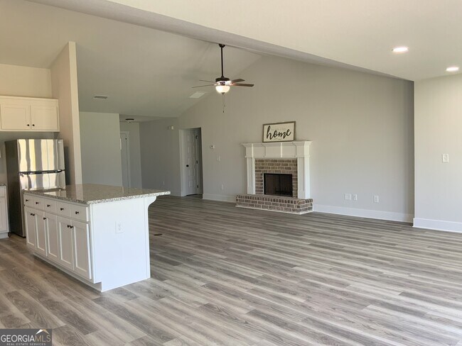 Building Photo - 117 Lake Meadows Dr