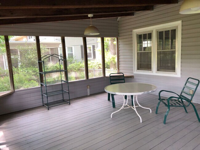 Building Photo - Beautiful 3 bedroom in Hyde Park neighborhood