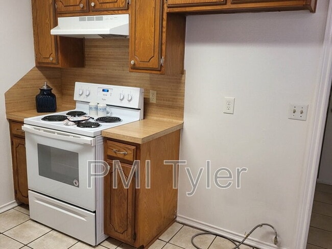 Building Photo - 16124 Shoshone Dr