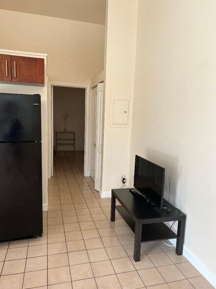 Building Photo - 1909 Harding St