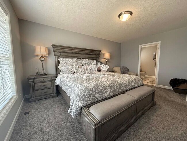 Building Photo - Gorgeous 4BR/2.5BA Rogers Home Available 8/1!