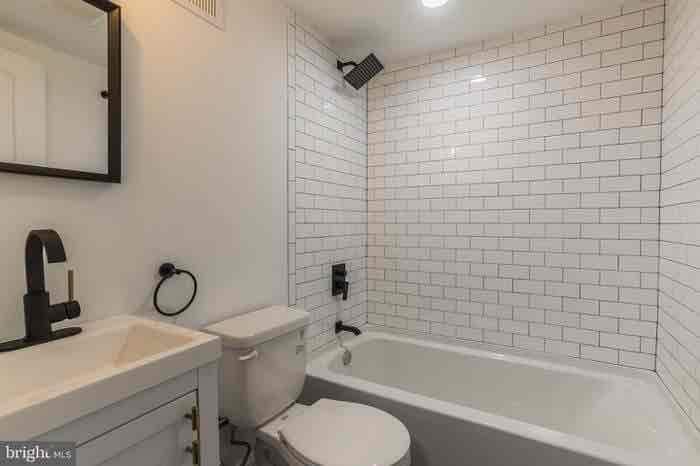 Building Photo - 717 Sigel St