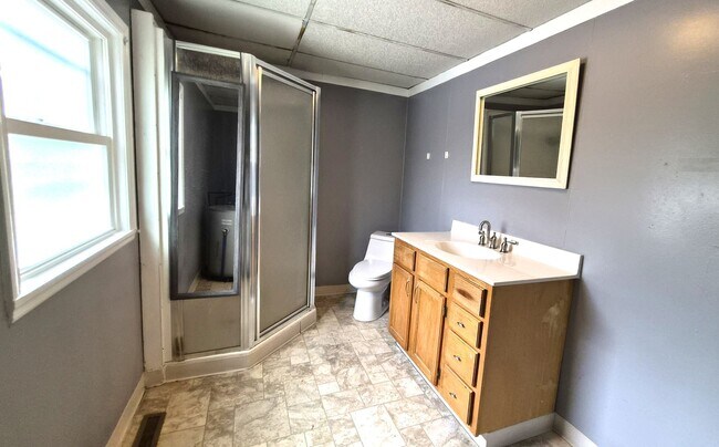 Building Photo - 332 N Fishtrap Rd