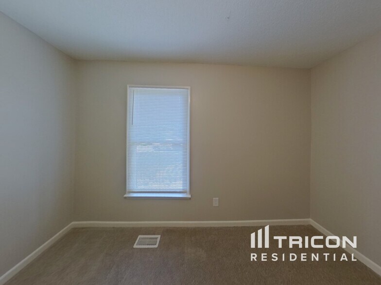 Building Photo - 116 Glenshannon Dr