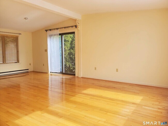 Building Photo - 25 Oakview Cir