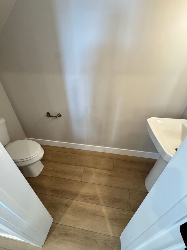 Building Photo - Coral Canyon 4-Bedroom End-Unit Townhome! Brand New!!