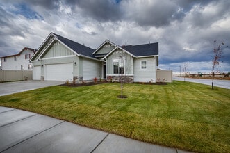 Building Photo - Newer home in Meridian  2100Sqft, Goldengrove Sub., Room for all of your Toys