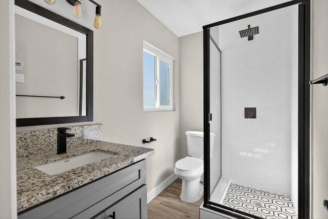 Interior Photo - 13392-13400 Magnolia Street