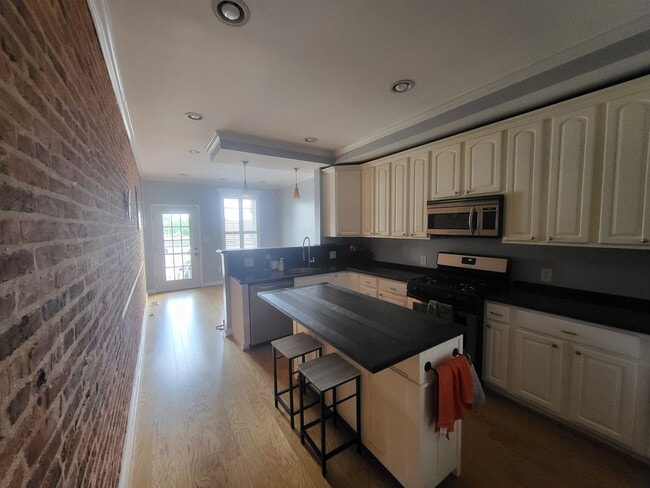 Building Photo - 2316 E Fayette St