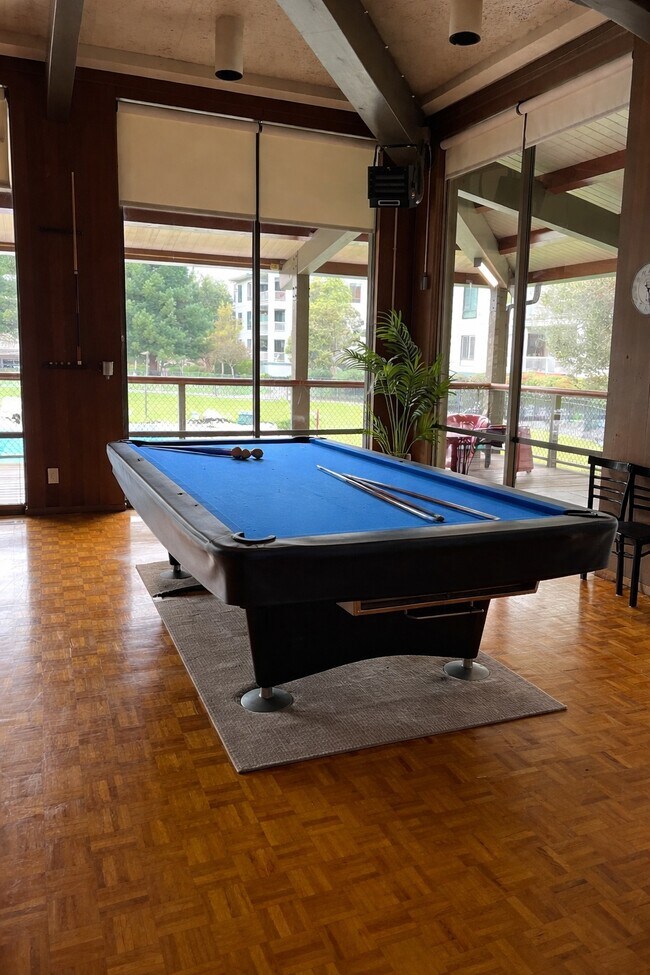 Building Photo - 4 Commodore Dr