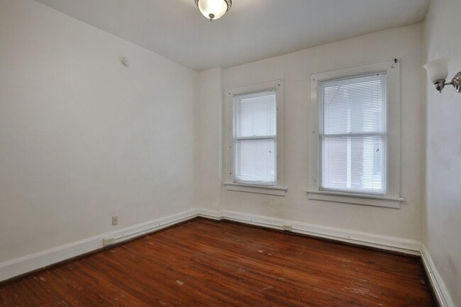 Building Photo - 2142 Summit St