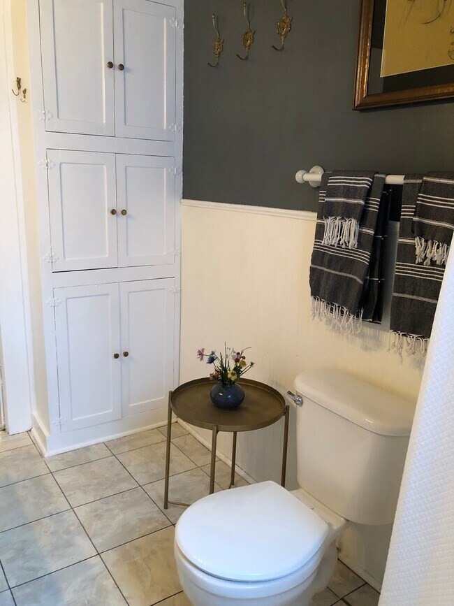 Building Photo - 703E31