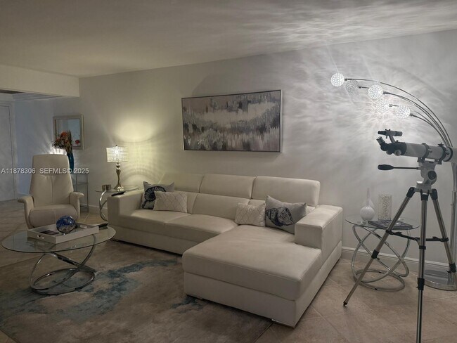 Building Photo - 3100 N Hwy A1A