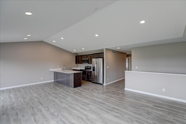 Building Photo - House for Rent in Des Moines/Ankeny