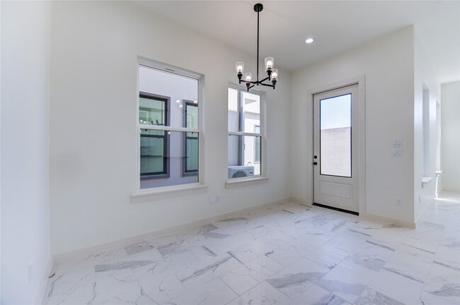 Building Photo - 2919 El Fenice Ln