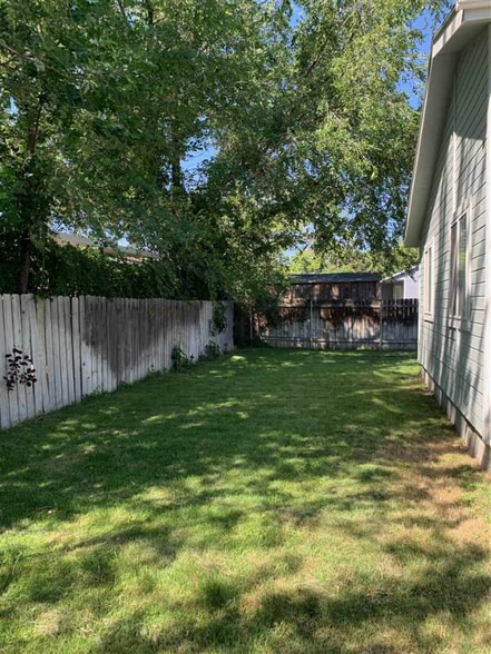 Building Photo - 355 Ruby Ln