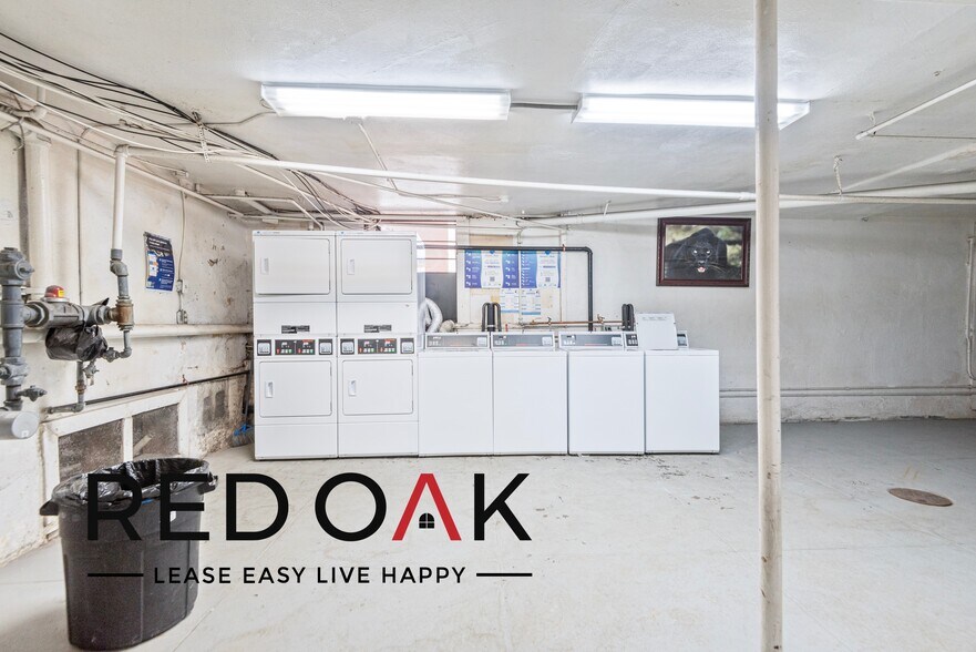 Building Photo - 687 Shatto Pl