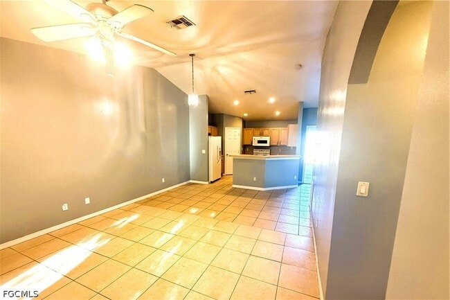 Building Photo - 609-611 Hawthorne Ave S