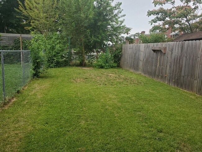 Building Photo - Updated 3 Bedroom, 1.5 Bath Rowhome