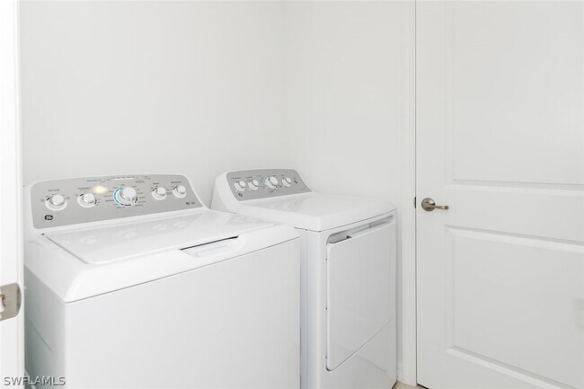 Building Photo - 5661 Melbourne Ct