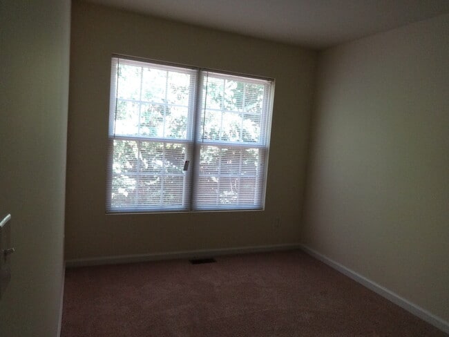 Building Photo - Webland Park Townhome