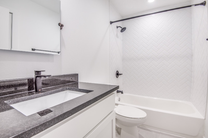 Building Photo - 410 Lansing St