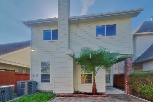Building Photo - 3631 Royal Royce Dr