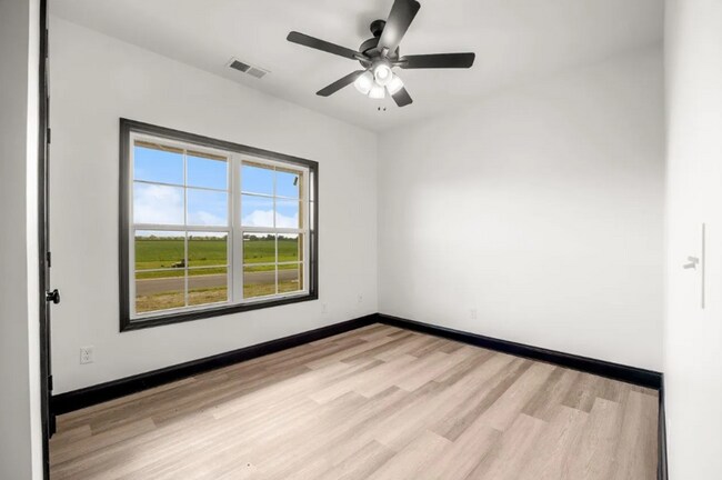 Building Photo - 506 Victoria Wy