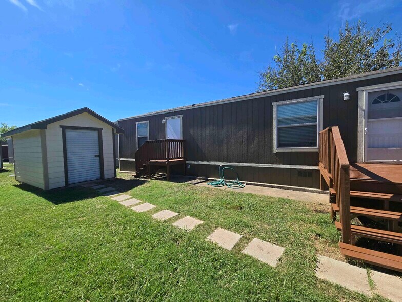 Building Photo - 709 N Collins Fwy