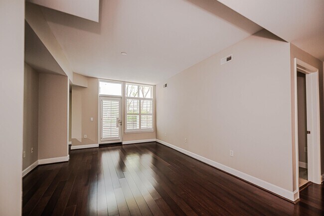 Building Photo - 1320 Fillmore Ave