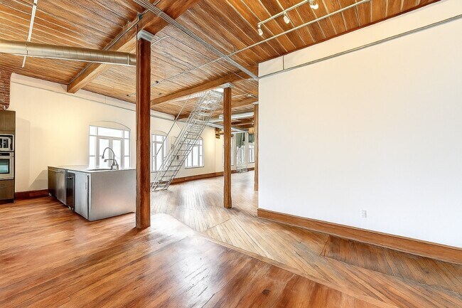 Building Photo - 161 Mangum St SW