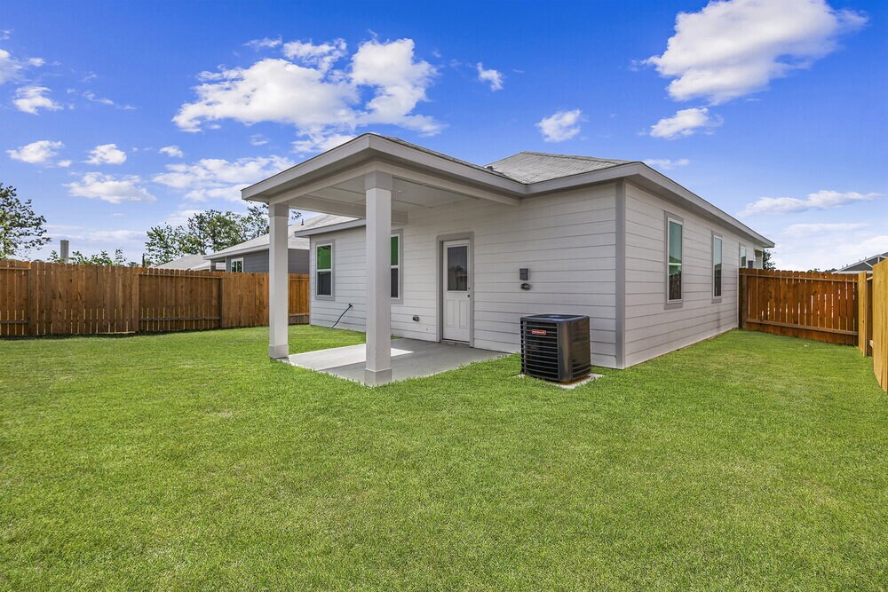 Building Photo - 15642 Plum Brk Dr