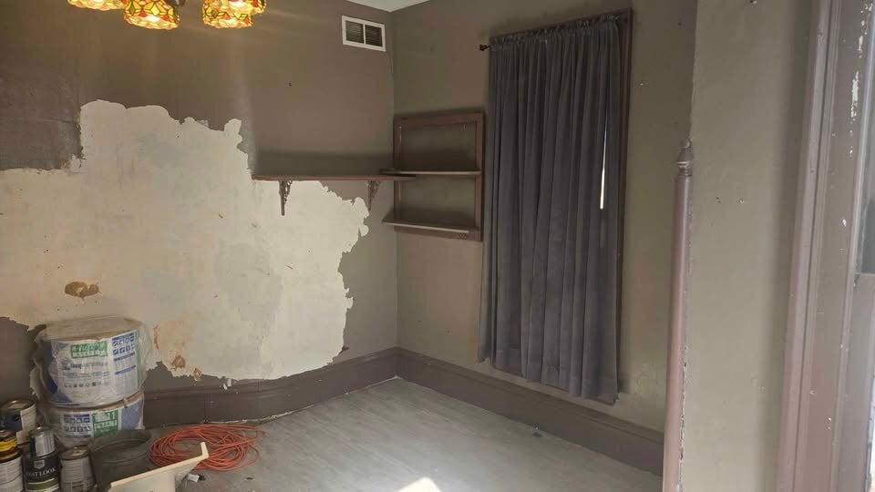 Building Photo - 222 S Broadway St