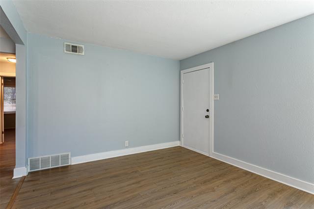 Building Photo - 604 Oakwood Ave