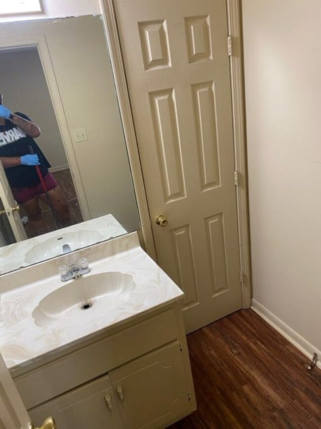 Building Photo - Monthly Paid Rent