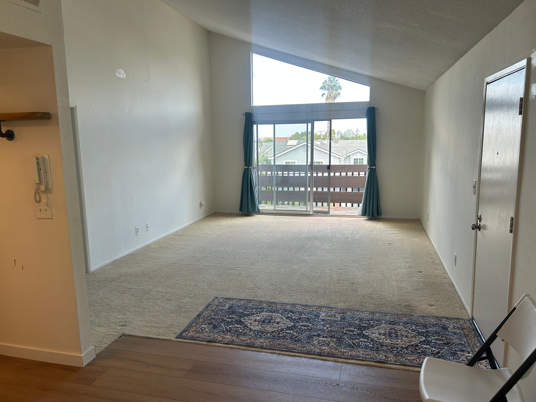 Living room - 25925 Oak St