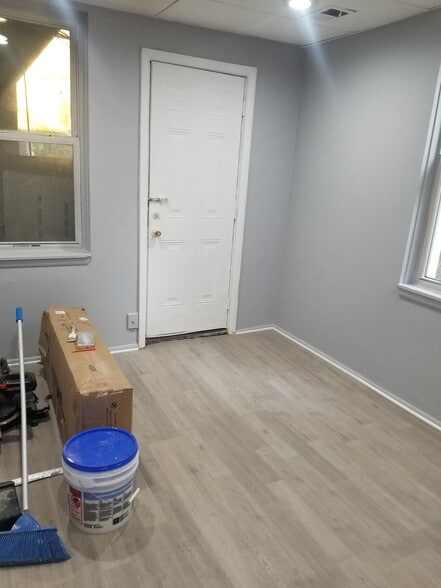 Building Photo - 76 Victory Blvd