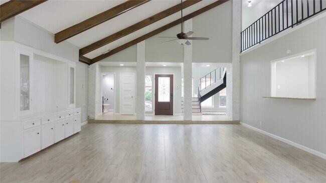 Building Photo - 3406 Deerwood Ln