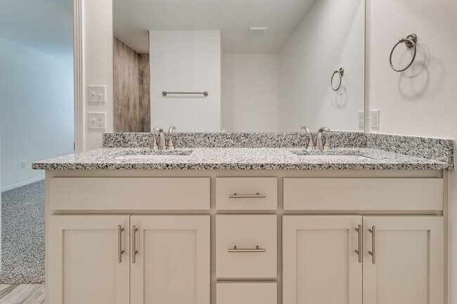 Building Photo - Brand New 4 Bed Home!