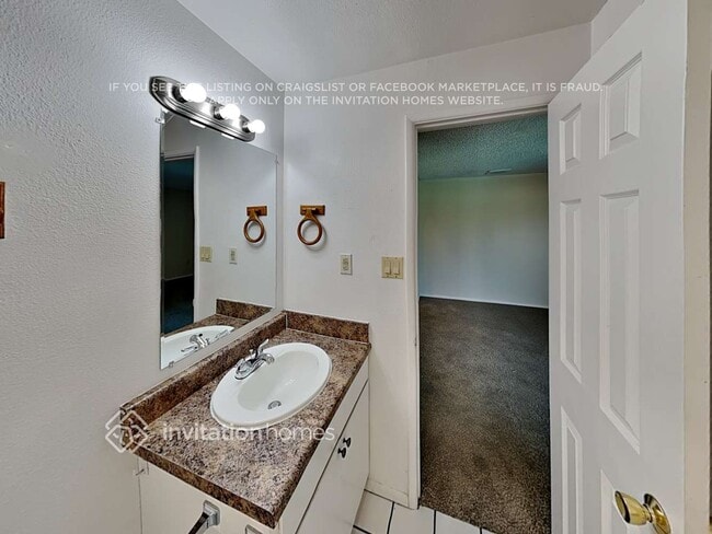 Building Photo - 6038 W Vernon Ave