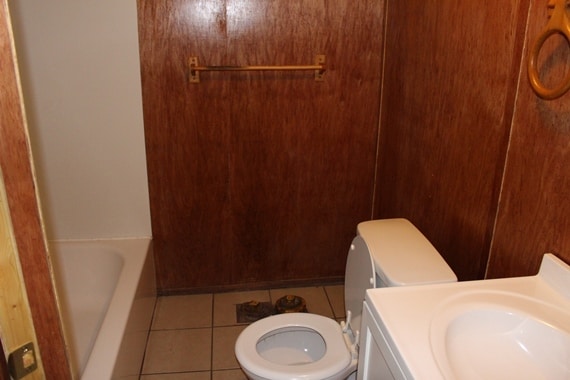 Building Photo - 14999 Lincoln Ave