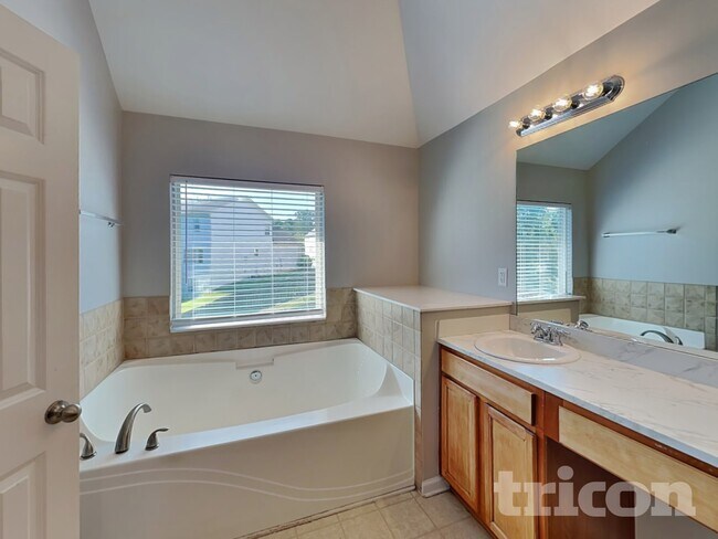 Building Photo - 5517 Village Trace