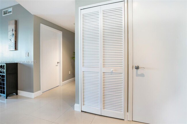 Building Photo - 7270 SW 88th St