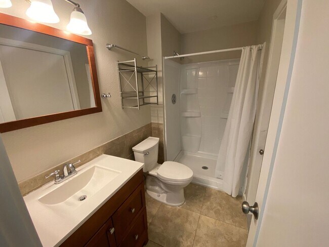 Building Photo - 8 BED/ 4 BATH with a POOL and Views!