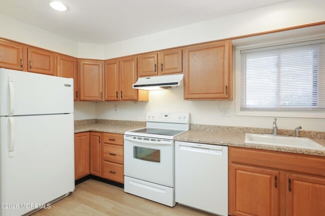 Building Photo - 38 Medford Ct