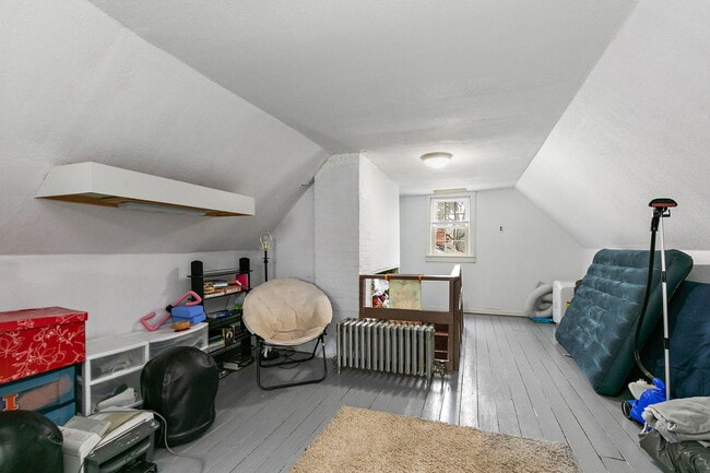 Building Photo - 811 Ellwood Ave