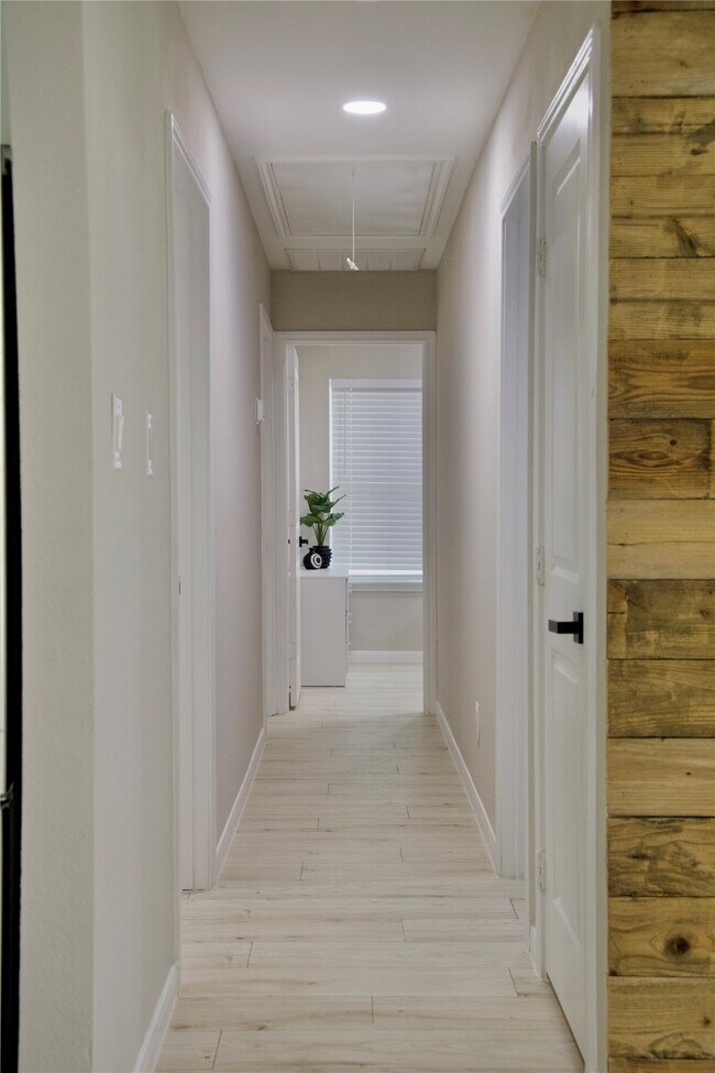 Building Photo - 14 Redberry Ct